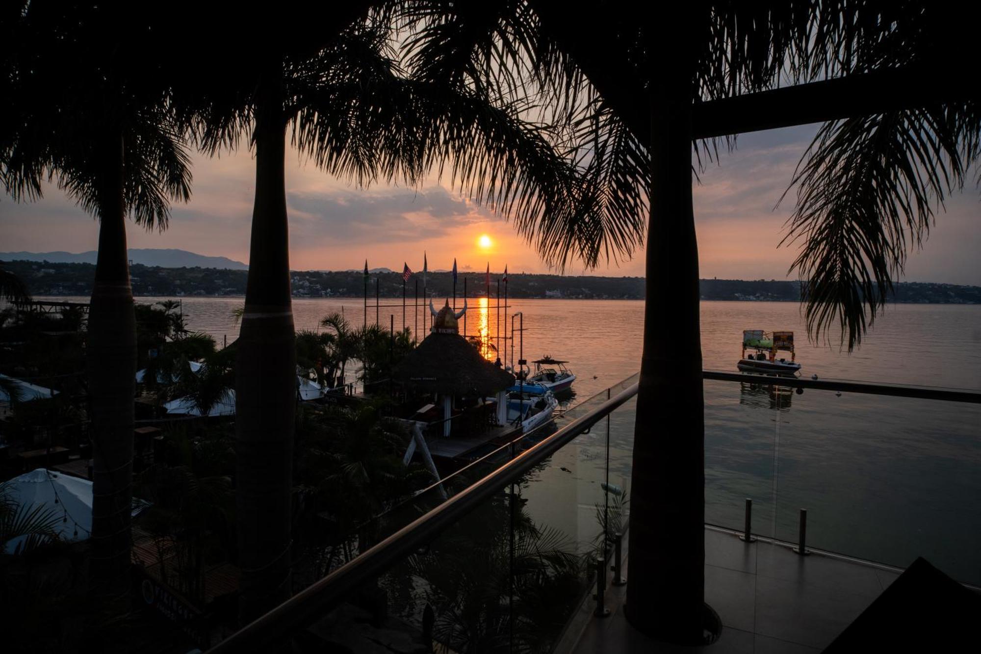 Playa Vikingos Tequesquitengo Hotel Cuernavaca Exterior photo